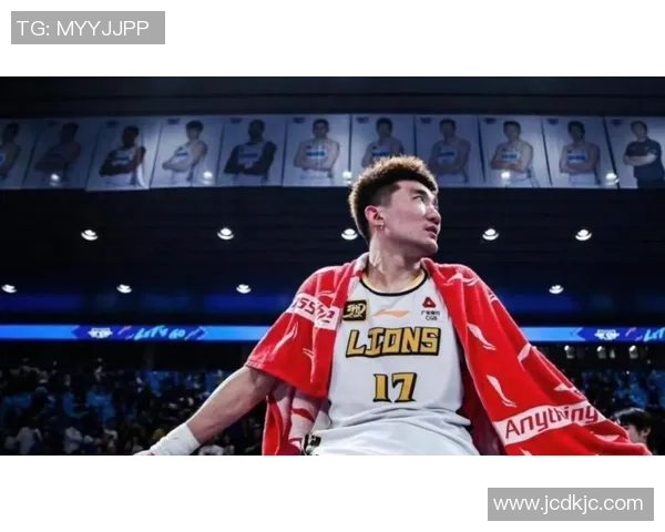 潜力赛风趣一幕！33岁老将携国手上台成走过场，外援成大牌观众